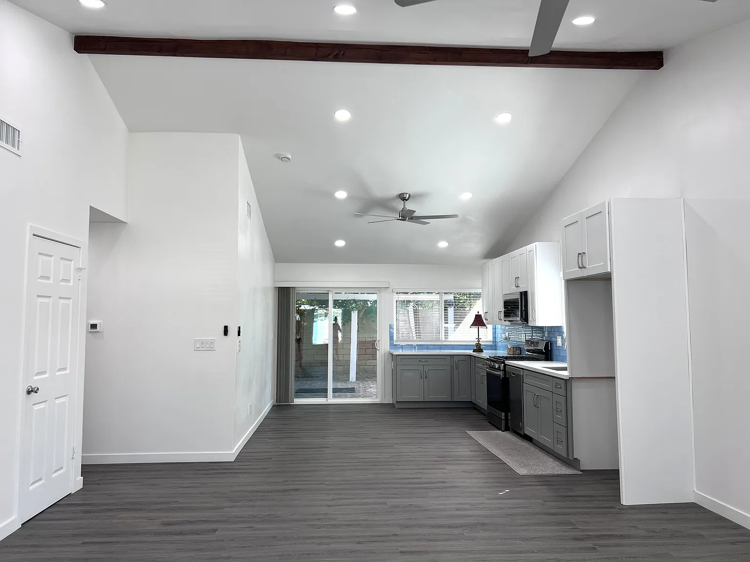 4 bed, 1400 sqft, $4,500 — Photo 2