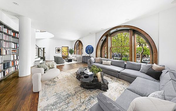 1st image of 260 W Broadway APT 3B