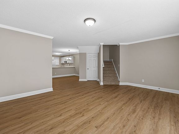 5th image of 17 Whitfield Way