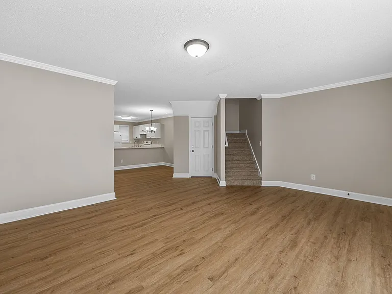 17 Whitfield Way — Photo 5