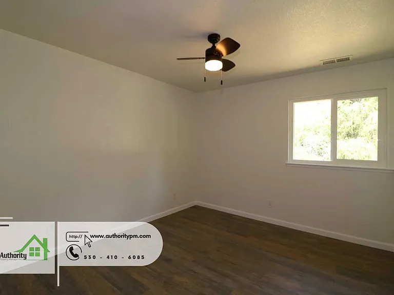 1833 Oregon Ave — Photo 18