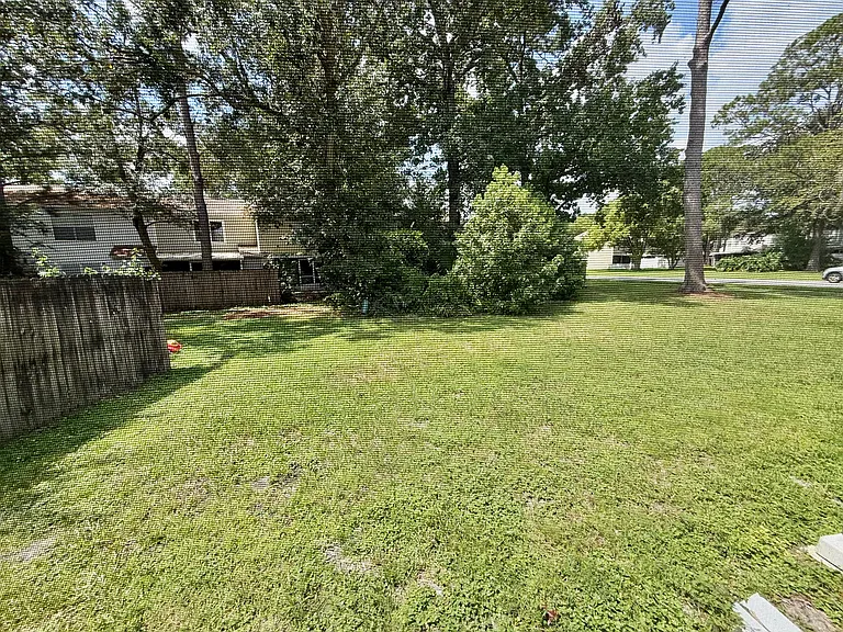 304 Woodgreen Ln — Photo 19