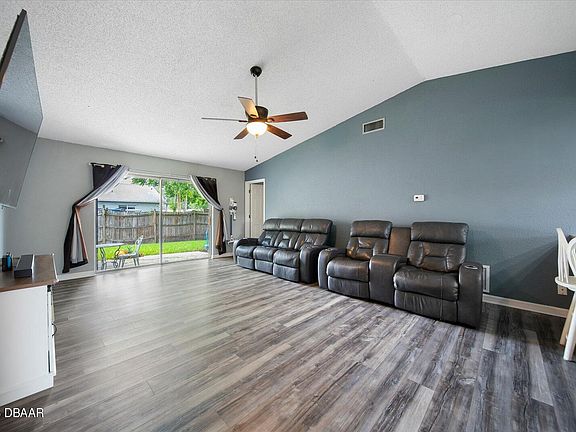 5th image of 37 Laurel Oaks Cir