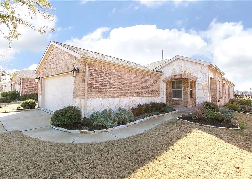 1st image of 229 Mariposa Ln