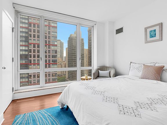 4th image of 250 E 53rd St APT 2402