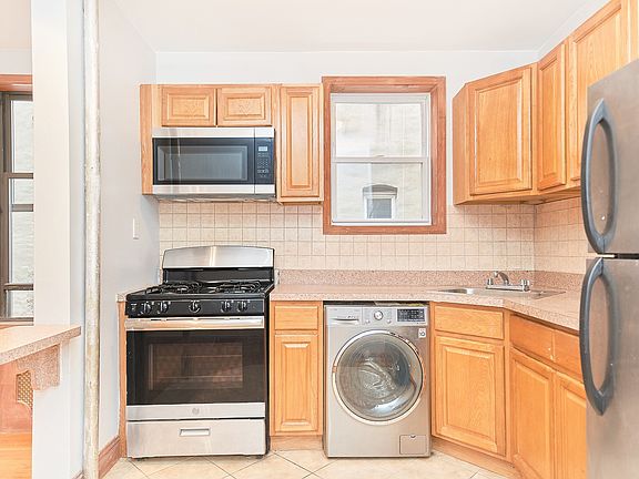 5th image of 706 Amsterdam Ave APT 2RN