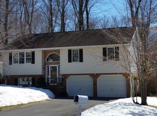 142 Woods Ln, Altoona, PA 16601