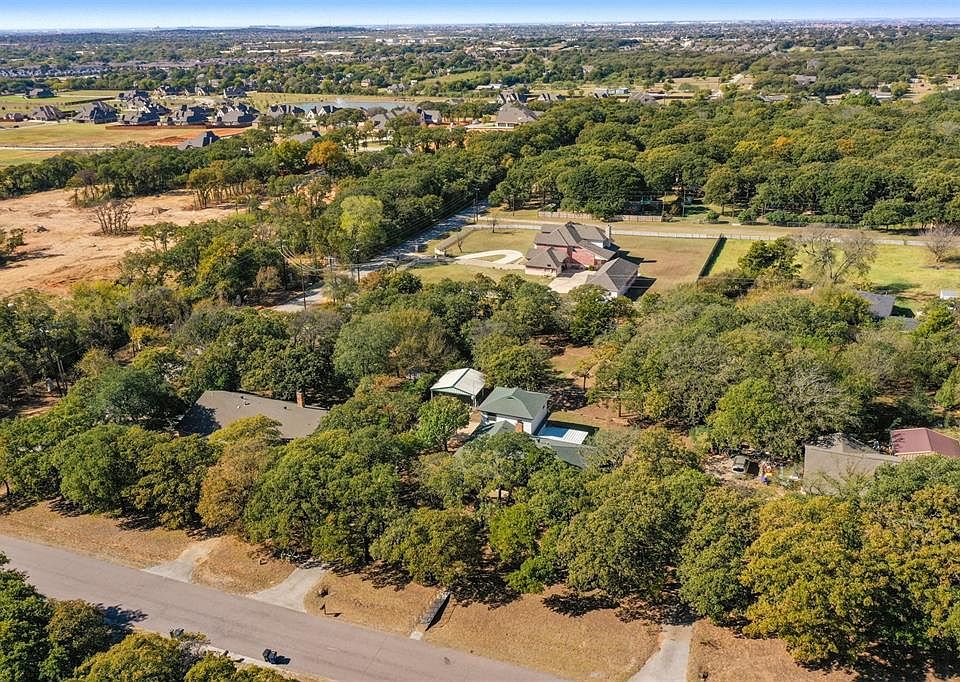 1st image of 1005 Oakwood Cir