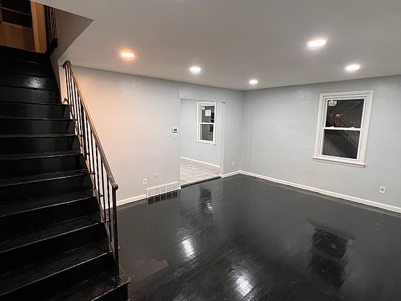 2nd image of 2767 Maple Ave