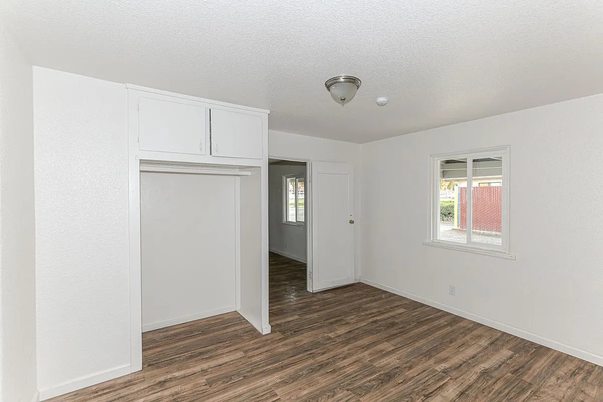 Building Photo - 147 N Parsons Ave