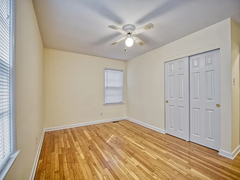 160 E Lowry Ln — Photo 15