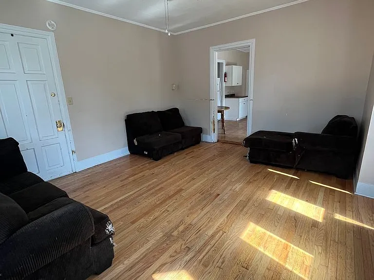 325 Walnut St — Photo 8