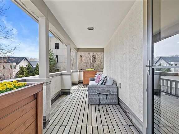 4th image of 2430 N Lake Dr