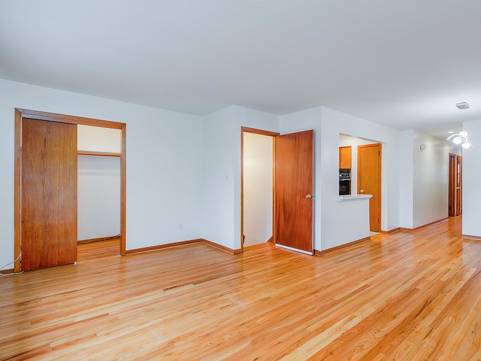 1st image of 180 W 3rd St