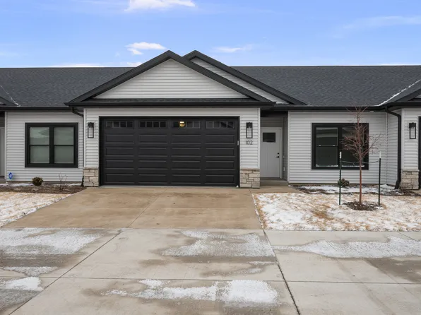 1875 Redbud Cir #102, Eldridge, IA 52748