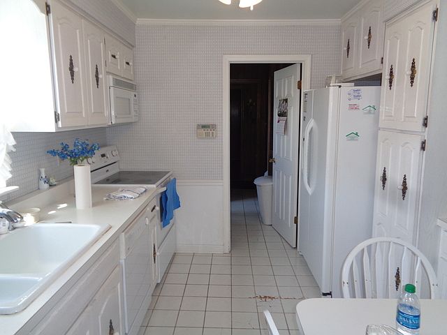 2nd image of 10948 Oak Ave