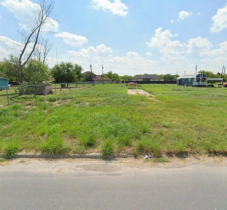 2nd image of 4813 Robin Ln