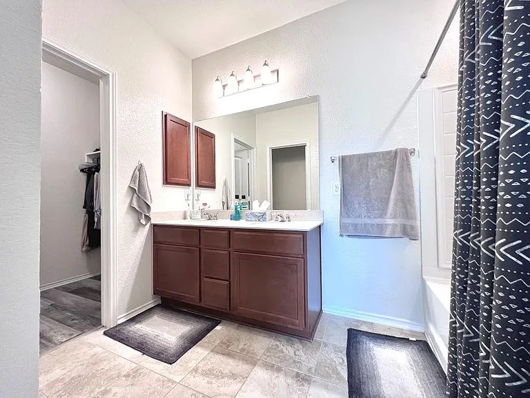 7900 Crystalbrook W — Photo 24