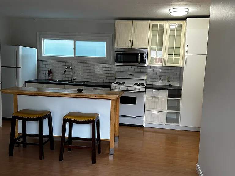 722 Linden Ave #722B — Photo 5