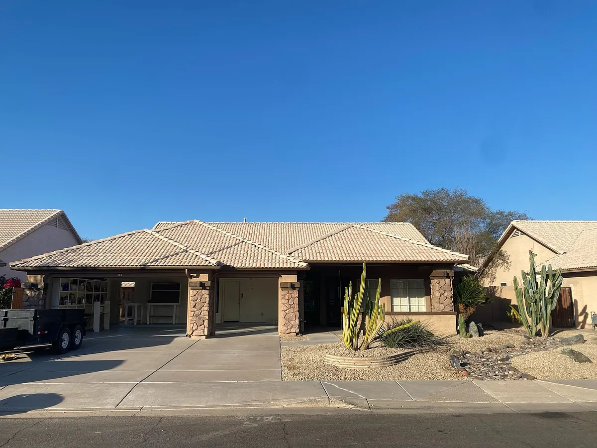 Front - 660 N Alder Dr