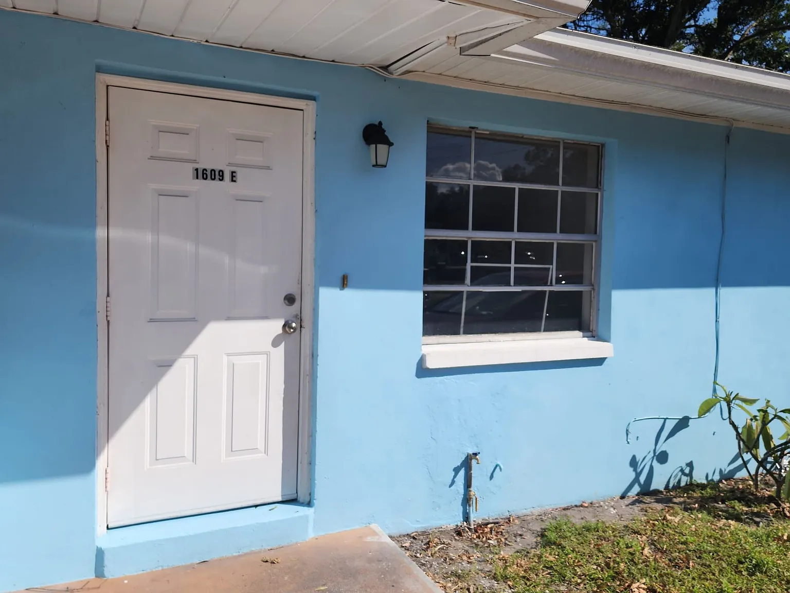 Updated Duplex Apartment in Central Gulfport! — Photo 1