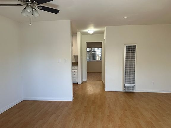 5th image of 4942 Maplewood Ave APT 102