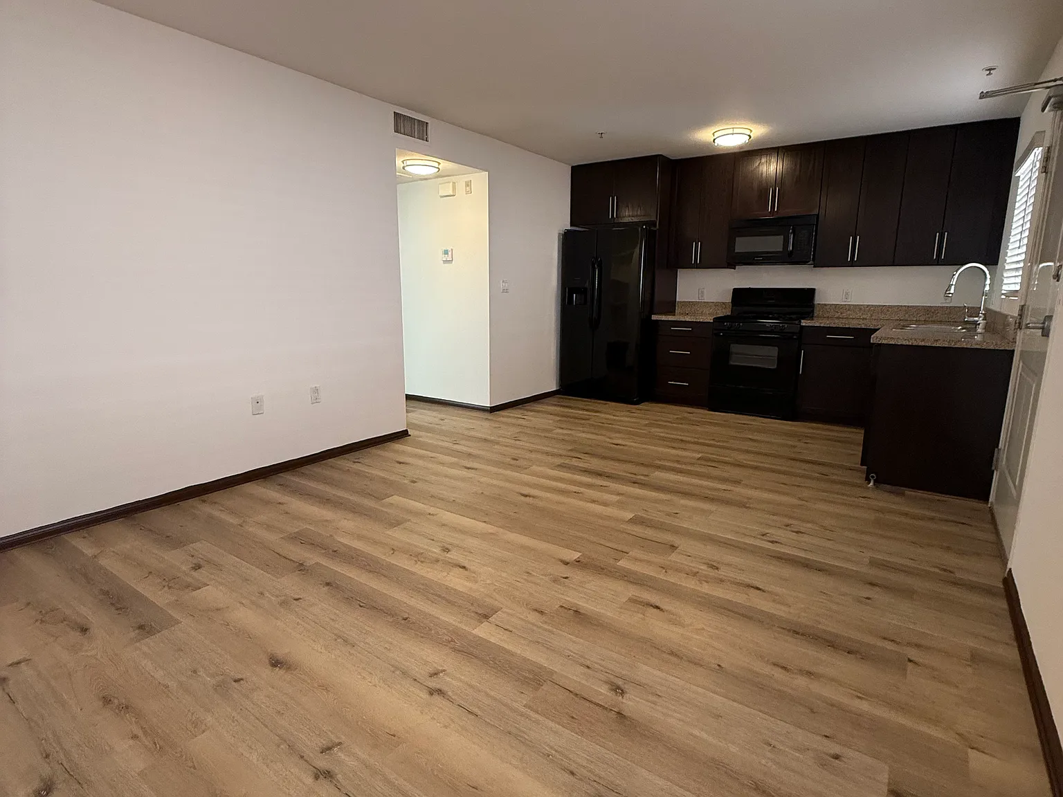 2 bed, 800 sqft, $2,295 — Photo 3