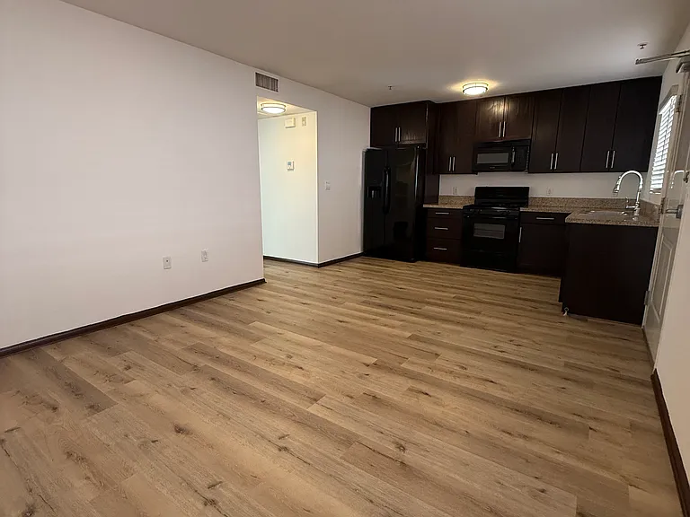 813 S Union Ave #303 — Photo 3