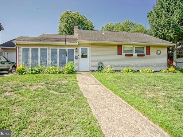 8 Rose Ave, Maple Shade, NJ 08052