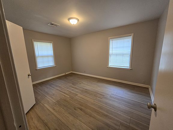 5th image of 2213 Linwood Ln