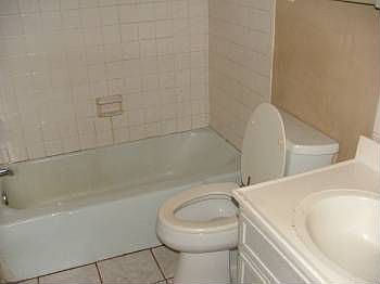 3rd image of 413 E Dearborn St