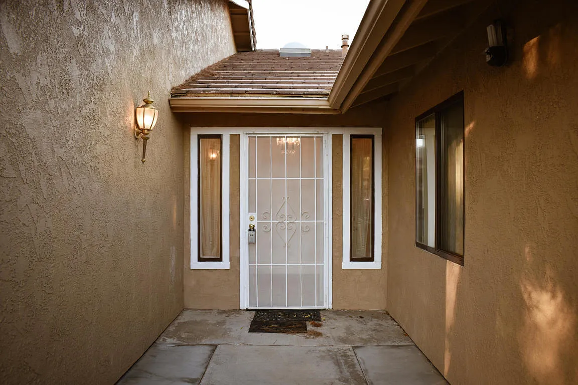 6219 W Corinthian Pl photo 1