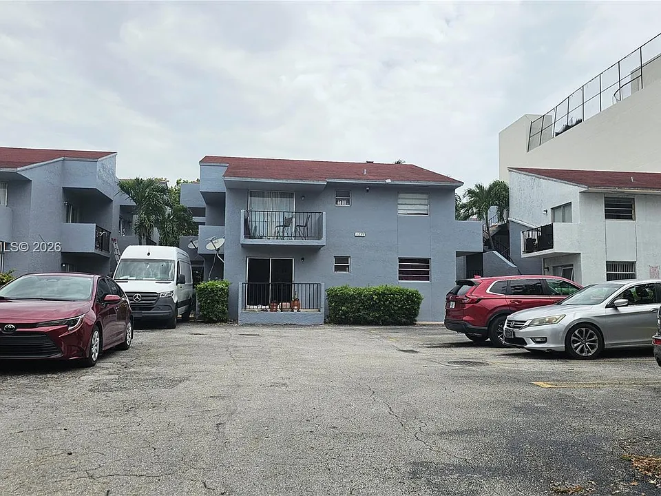 1235 NW 6th St #3