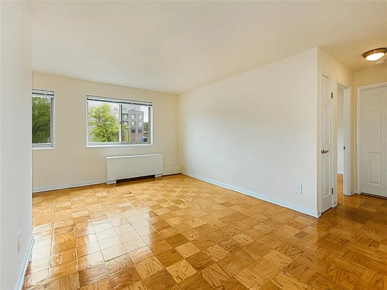 Chillum Apartments — Photo 16
