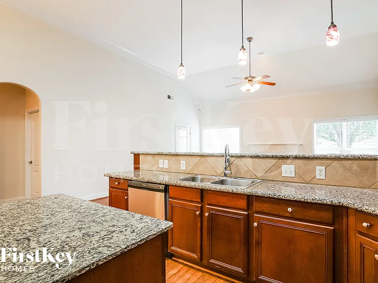 104 Belvedere Dr — Photo 8