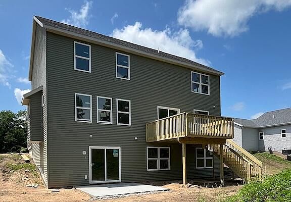 3rd image of 5856 Hillbrook Ct NE