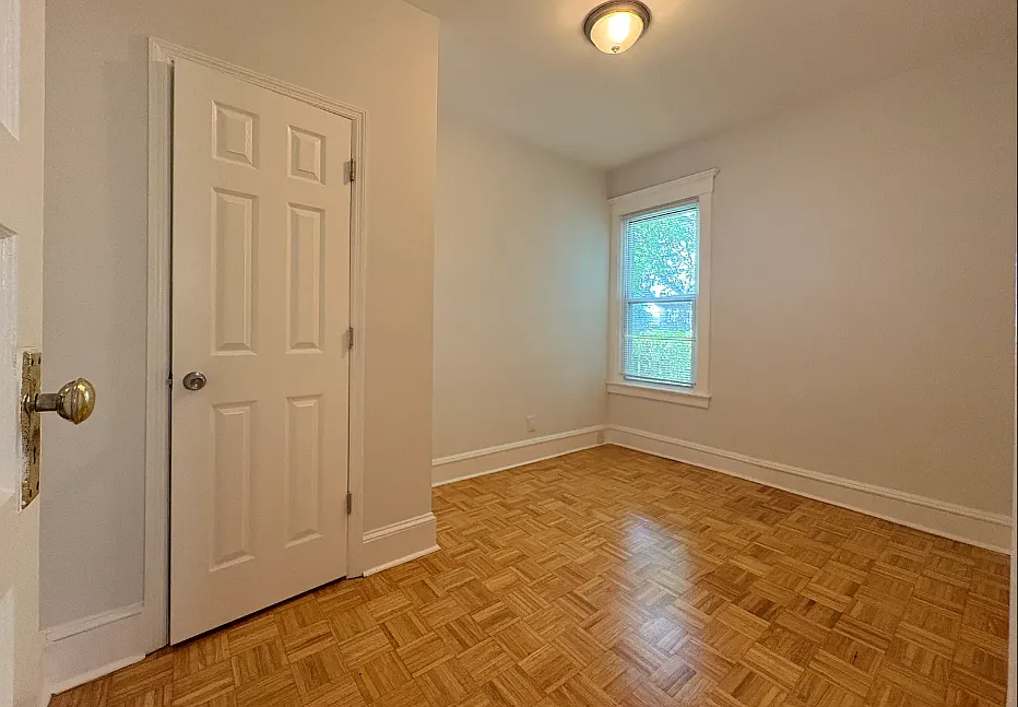 3 bed, 1000 sqft, $2,500 — Photo 3