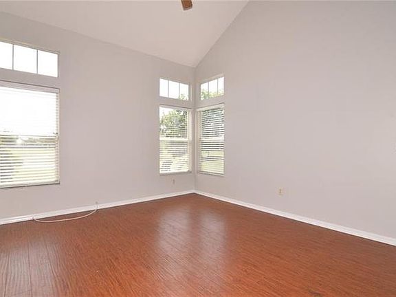 3rd image of 9965 Aloma Bend Ln