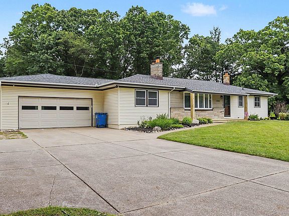 3rd image of 12885 S Dr N