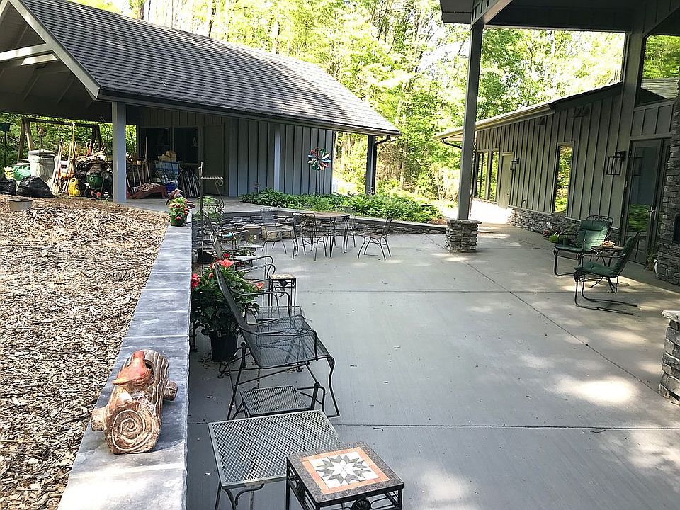 2nd image of 230 Rattlesnake Hollow Rd