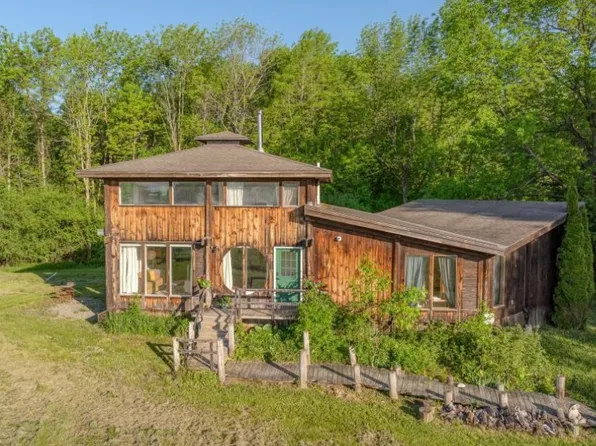 39 Phelps Ln, South Hero, VT 05486