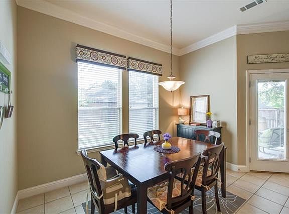 5th image of 800 Flagstone Dr