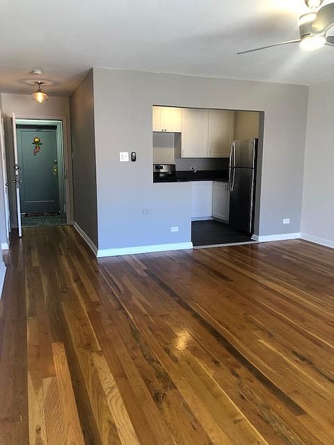 Beautiful Hardwood Floors! Ceiling Fan!