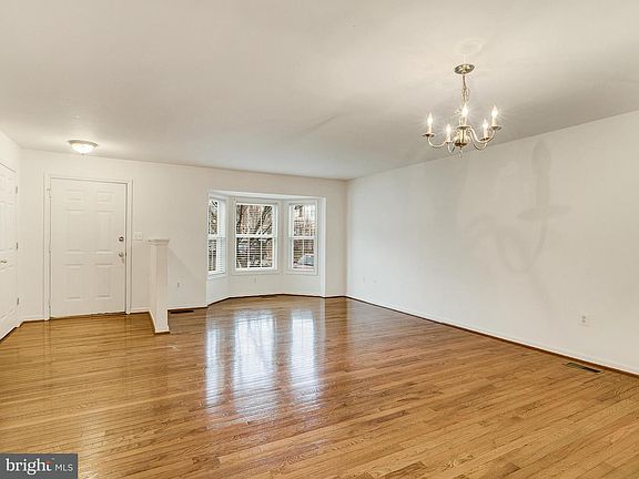 5th image of 112 Dorset Ln
