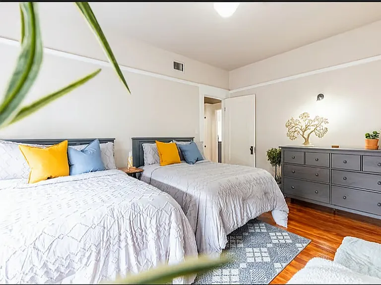 125 E Alvarado St — Photo 28