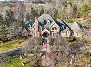 1401 E Silverbell Rd, Lake Orion, MI 48360