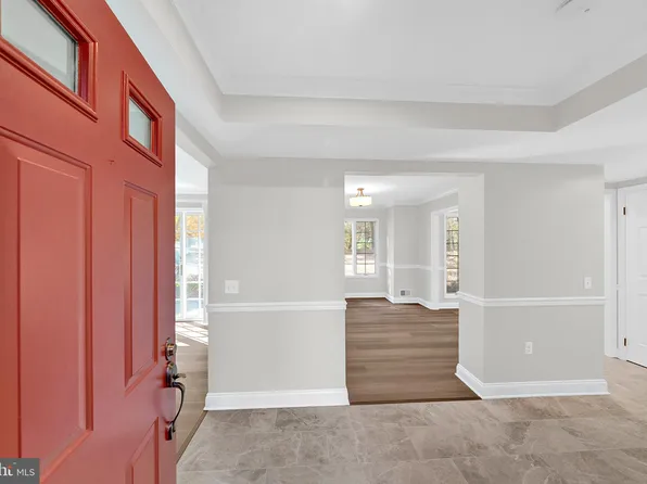 12 Railroad Pl, Pennington, NJ 08534