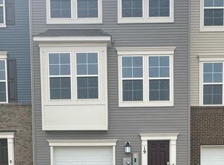 19 Winterplace Dr, Charles Town, WV 25414