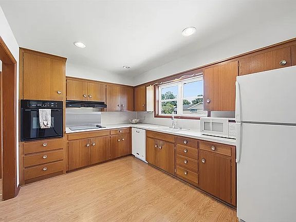 4th image of 6736 E 28th St #1