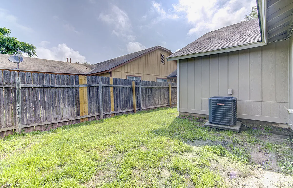 Building Photo - 8202 W Gate Blvd